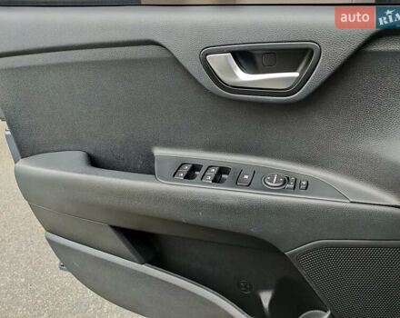 Синий Киа Stonic, объемом двигателя 1.6 л и пробегом 144 тыс. км за 15955 $, фото 11 на Automoto.ua