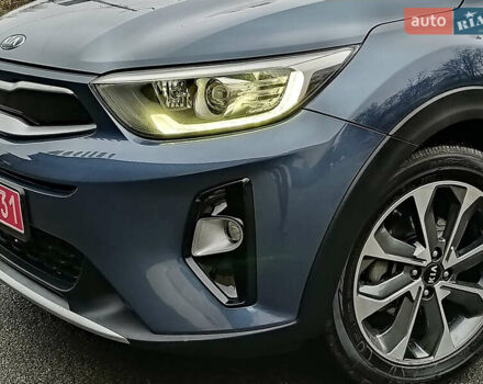 Синий Киа Stonic, объемом двигателя 1.6 л и пробегом 144 тыс. км за 15955 $, фото 4 на Automoto.ua