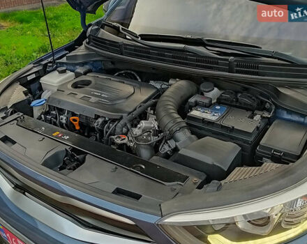 Синий Киа Stonic, объемом двигателя 1.6 л и пробегом 134 тыс. км за 16555 $, фото 26 на Automoto.ua