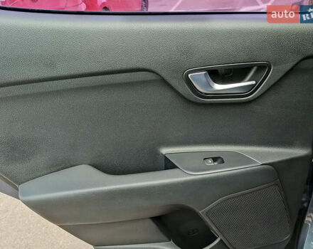 Синий Киа Stonic, объемом двигателя 1.6 л и пробегом 134 тыс. км за 16555 $, фото 15 на Automoto.ua