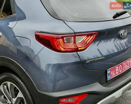 Синий Киа Stonic, объемом двигателя 1.6 л и пробегом 144 тыс. км за 15955 $, фото 8 на Automoto.ua