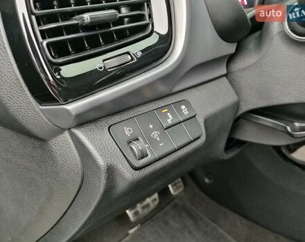 Синий Киа Stonic, объемом двигателя 1.6 л и пробегом 144 тыс. км за 15955 $, фото 12 на Automoto.ua