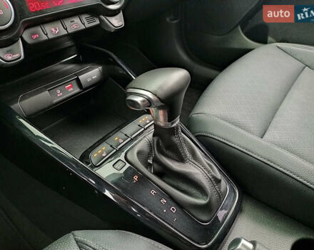 Синий Киа Stonic, объемом двигателя 1.6 л и пробегом 144 тыс. км за 15955 $, фото 21 на Automoto.ua