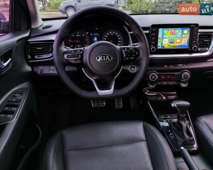 Синий Киа Stonic, объемом двигателя 1.6 л и пробегом 134 тыс. км за 16555 $, фото 1 на Automoto.ua