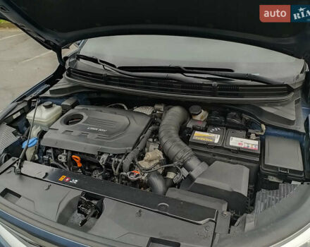 Синий Киа Stonic, объемом двигателя 1.6 л и пробегом 144 тыс. км за 15955 $, фото 24 на Automoto.ua