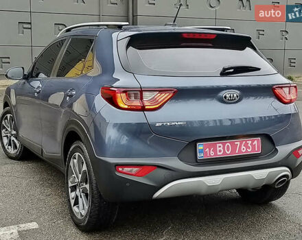 Синий Киа Stonic, объемом двигателя 1.6 л и пробегом 144 тыс. км за 15955 $, фото 6 на Automoto.ua