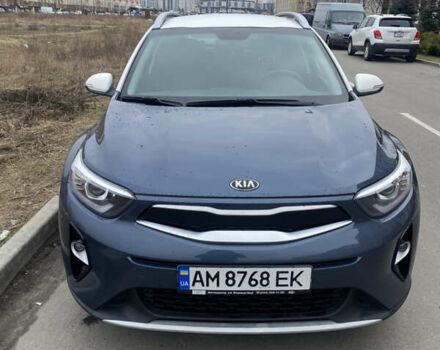 Синий Киа Stonic, объемом двигателя 1.37 л и пробегом 71 тыс. км за 18000 $, фото 2 на Automoto.ua