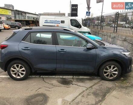 Синий Киа Stonic, объемом двигателя 1.37 л и пробегом 53 тыс. км за 16709 $, фото 2 на Automoto.ua