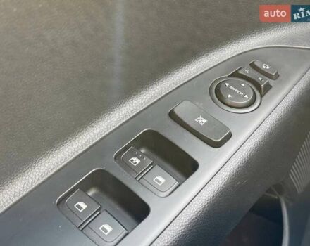 Киа Stonic 2020 в Одессе на Automoto.ua Синий Киа Stonic, объемом двигателя 1.37 л и пробегом 12 тыс. км за 18881 $, фото 24 на Automoto.ua