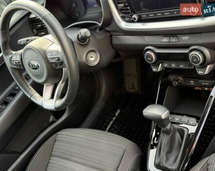 Киа Stonic 2020 в Одессе на Automoto.ua Синий Киа Stonic, объемом двигателя 1.37 л и пробегом 12 тыс. км за 18881 $, фото 20 на Automoto.ua