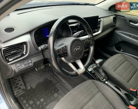 Синий Киа Stonic, объемом двигателя 1.37 л и пробегом 95 тыс. км за 18300 $, фото 10 на Automoto.ua