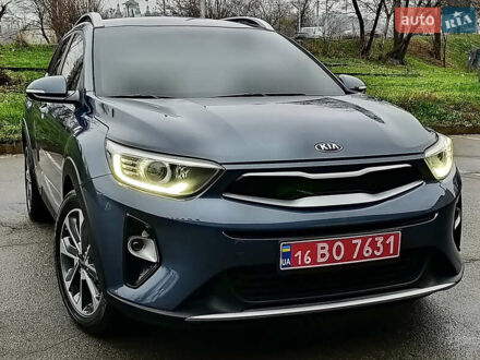 Синий Киа Stonic, объемом двигателя 1.6 л и пробегом 144 тыс. км за 15955 $, фото 1 на Automoto.ua
