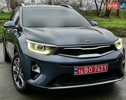 Синий Киа Stonic, объемом двигателя 1.6 л и пробегом 144 тыс. км за 15955 $, фото 1 на Automoto.ua