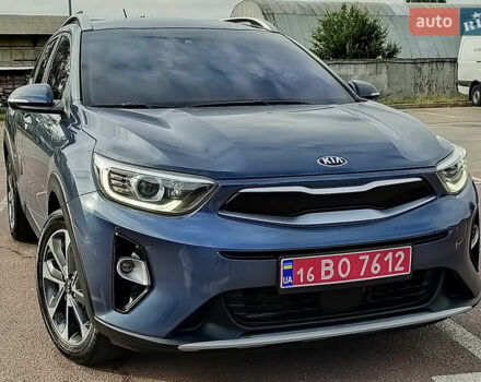 Синий Киа Stonic, объемом двигателя 1.6 л и пробегом 134 тыс. км за 16555 $, фото 1 на Automoto.ua