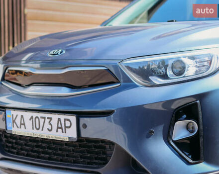 Синий Киа Stonic, объемом двигателя 1.37 л и пробегом 70 тыс. км за 17500 $, фото 1 на Automoto.ua