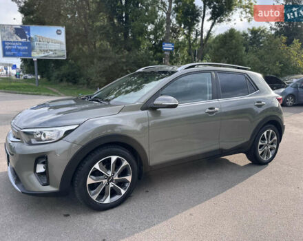 Зеленый Киа Stonic, объемом двигателя 1.37 л и пробегом 117 тыс. км за 12750 $, фото 4 на Automoto.ua