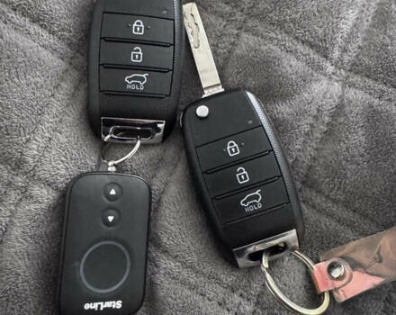 Зеленый Киа Stonic, объемом двигателя 1.37 л и пробегом 117 тыс. км за 11950 $, фото 40 на Automoto.ua