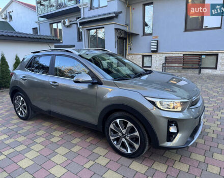 Зеленый Киа Stonic, объемом двигателя 1.37 л и пробегом 117 тыс. км за 11950 $, фото 11 на Automoto.ua
