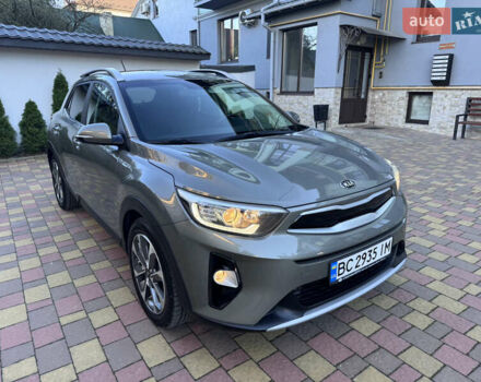Зеленый Киа Stonic, объемом двигателя 1.37 л и пробегом 117 тыс. км за 11950 $, фото 12 на Automoto.ua