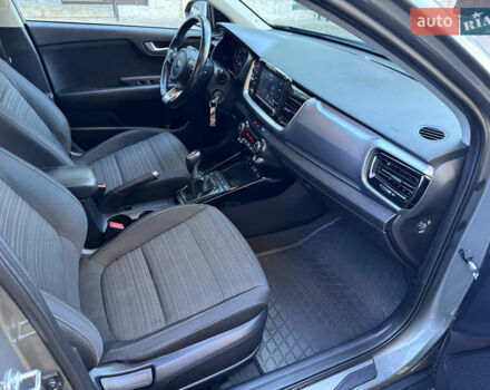 Зеленый Киа Stonic, объемом двигателя 1.37 л и пробегом 117 тыс. км за 11950 $, фото 27 на Automoto.ua