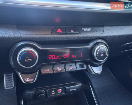 Зеленый Киа Stonic, объемом двигателя 1.37 л и пробегом 117 тыс. км за 11950 $, фото 36 на Automoto.ua