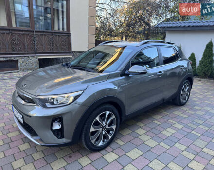 Зеленый Киа Stonic, объемом двигателя 1.37 л и пробегом 117 тыс. км за 11950 $, фото 17 на Automoto.ua