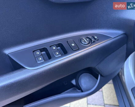 Зеленый Киа Stonic, объемом двигателя 1.37 л и пробегом 117 тыс. км за 11950 $, фото 33 на Automoto.ua