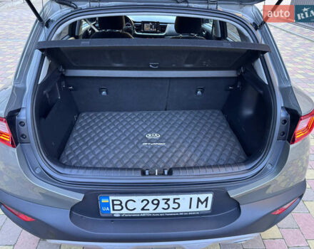 Зеленый Киа Stonic, объемом двигателя 1.37 л и пробегом 117 тыс. км за 11950 $, фото 23 на Automoto.ua