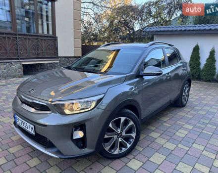Зеленый Киа Stonic, объемом двигателя 1.37 л и пробегом 117 тыс. км за 11950 $, фото 3 на Automoto.ua