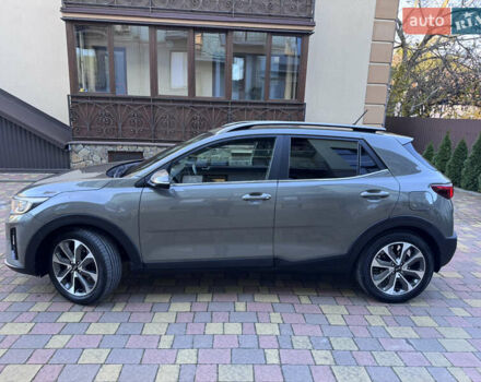 Зеленый Киа Stonic, объемом двигателя 1.37 л и пробегом 117 тыс. км за 11950 $, фото 2 на Automoto.ua