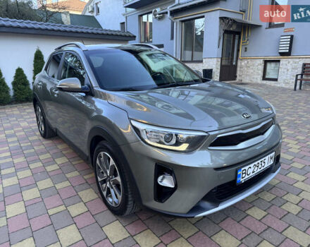 Зеленый Киа Stonic, объемом двигателя 1.37 л и пробегом 117 тыс. км за 11950 $, фото 20 на Automoto.ua