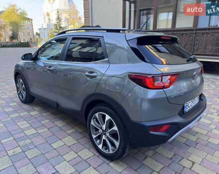 Зеленый Киа Stonic, объемом двигателя 1.37 л и пробегом 117 тыс. км за 11950 $, фото 5 на Automoto.ua