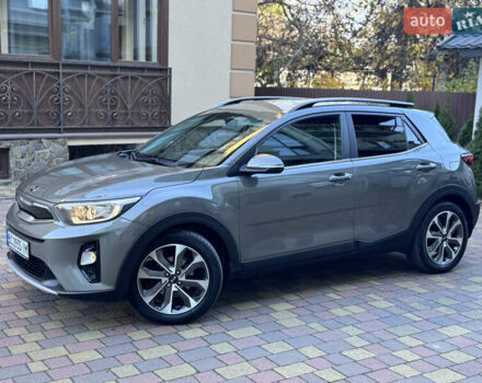 Зеленый Киа Stonic, объемом двигателя 1.37 л и пробегом 117 тыс. км за 11950 $, фото 1 на Automoto.ua