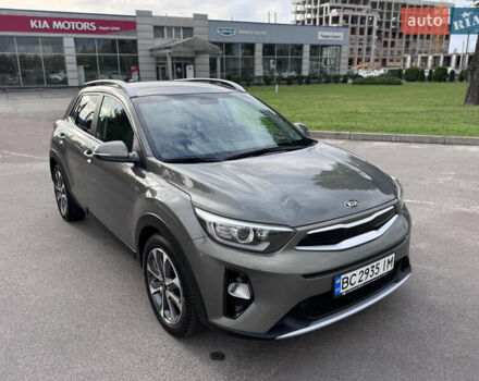 Зеленый Киа Stonic, объемом двигателя 1.37 л и пробегом 117 тыс. км за 12750 $, фото 14 на Automoto.ua