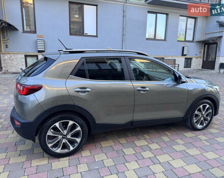 Зеленый Киа Stonic, объемом двигателя 1.37 л и пробегом 117 тыс. км за 11950 $, фото 9 на Automoto.ua