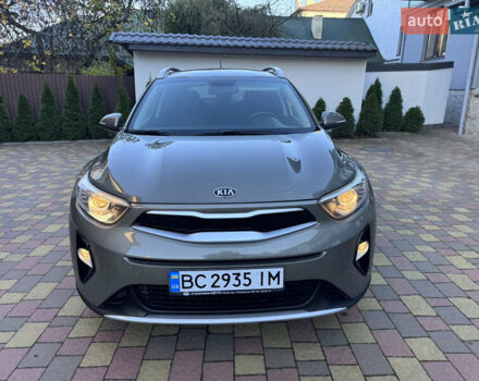 Зеленый Киа Stonic, объемом двигателя 1.37 л и пробегом 117 тыс. км за 11950 $, фото 13 на Automoto.ua