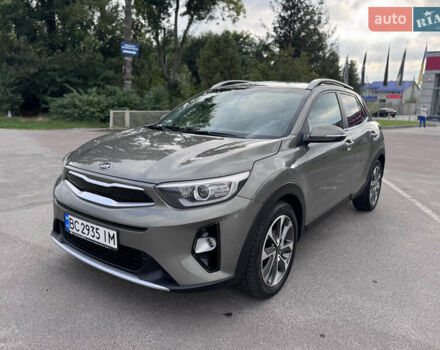 Зеленый Киа Stonic, объемом двигателя 1.37 л и пробегом 117 тыс. км за 12750 $, фото 3 на Automoto.ua