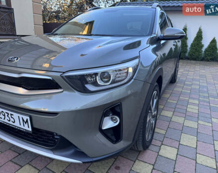 Зеленый Киа Stonic, объемом двигателя 1.37 л и пробегом 117 тыс. км за 11950 $, фото 19 на Automoto.ua
