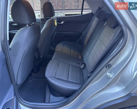 Зеленый Киа Stonic, объемом двигателя 1.37 л и пробегом 117 тыс. км за 11950 $, фото 22 на Automoto.ua