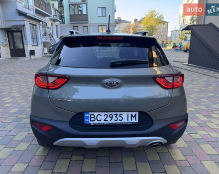 Зеленый Киа Stonic, объемом двигателя 1.37 л и пробегом 117 тыс. км за 11950 $, фото 7 на Automoto.ua