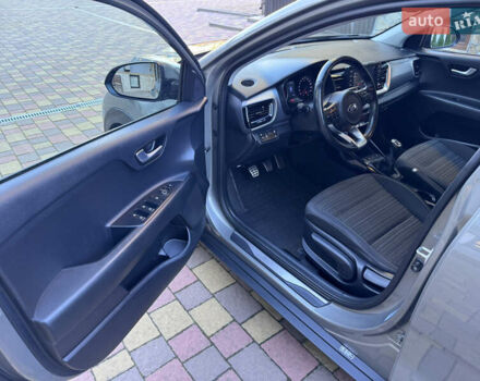 Зеленый Киа Stonic, объемом двигателя 1.37 л и пробегом 117 тыс. км за 11950 $, фото 32 на Automoto.ua