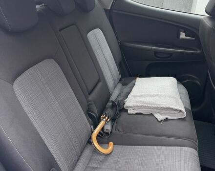 Белый Киа Венга, объемом двигателя 1.6 л и пробегом 187 тыс. км за 7700 $, фото 5 на Automoto.ua