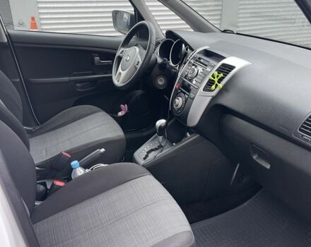 Белый Киа Венга, объемом двигателя 1.6 л и пробегом 187 тыс. км за 7700 $, фото 4 на Automoto.ua