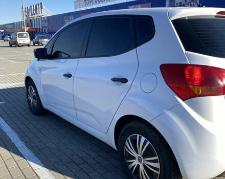 Белый Киа Венга, объемом двигателя 1.4 л и пробегом 217 тыс. км за 5700 $, фото 5 на Automoto.ua