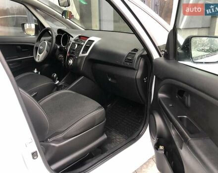 Білий Кіа Венга, об'ємом двигуна 1.4 л та пробігом 175 тис. км за 6300 $, фото 32 на Automoto.ua