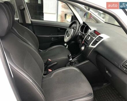 Білий Кіа Венга, об'ємом двигуна 1.4 л та пробігом 175 тис. км за 6300 $, фото 34 на Automoto.ua