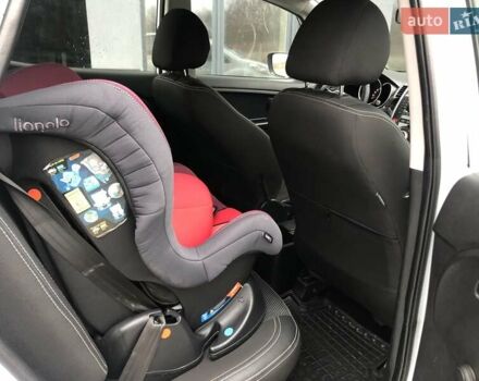 Білий Кіа Венга, об'ємом двигуна 1.4 л та пробігом 175 тис. км за 6300 $, фото 31 на Automoto.ua