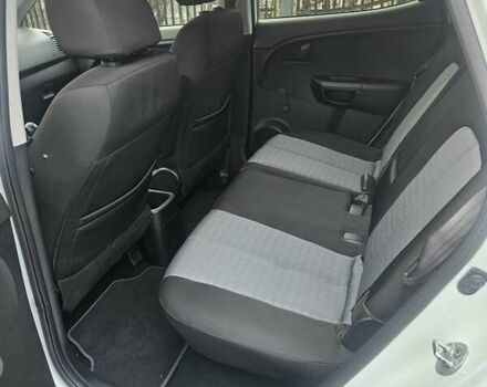 Белый Киа Венга, объемом двигателя 1.4 л и пробегом 114 тыс. км за 10800 $, фото 8 на Automoto.ua