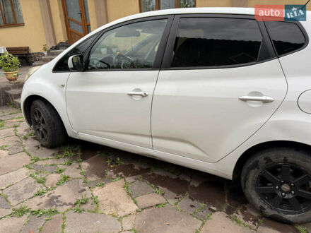 Киа Венга 2011 в Мукачеве на Automoto.ua Белый Киа Венга, объемом двигателя 1.4 л и пробегом 300 тыс. км за 5000 $, фото 1 на Automoto.ua