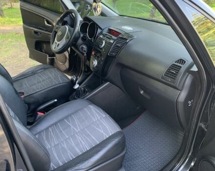 Черный Киа Венга, объемом двигателя 1.6 л и пробегом 400 тыс. км за 6500 $, фото 9 на Automoto.ua